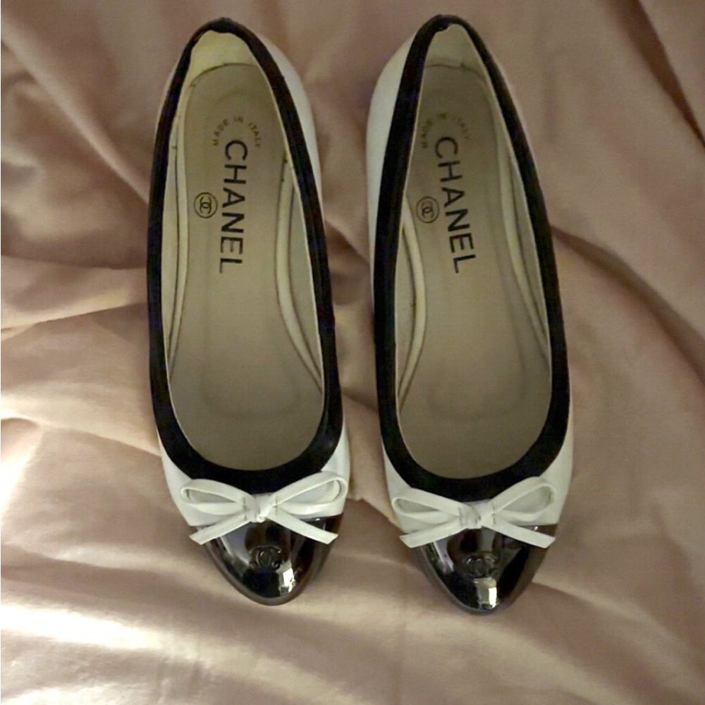 CHANEL Women's White and Black Flats with Bow